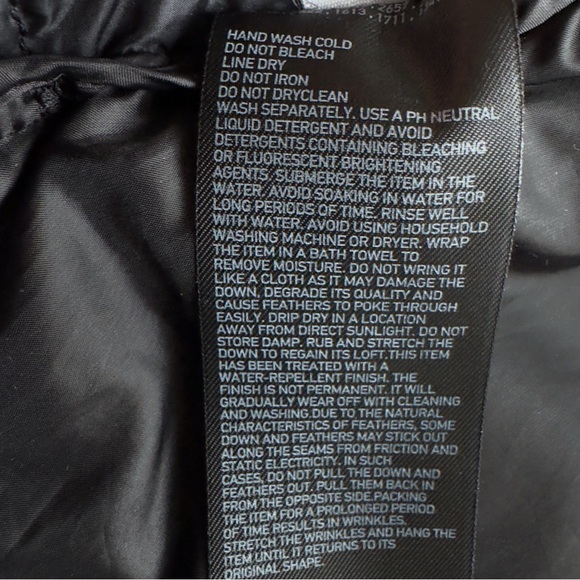 Uniqlo Ultra Light Down Puffer Vest Womens XL Black Quilted Packable Hiking Snap - Picture 10 of 13